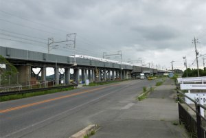 新幹線と国道8号