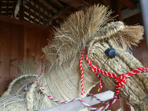 諏訪神社の藁馬