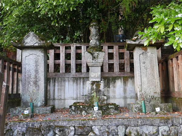 木曽義仲の墓